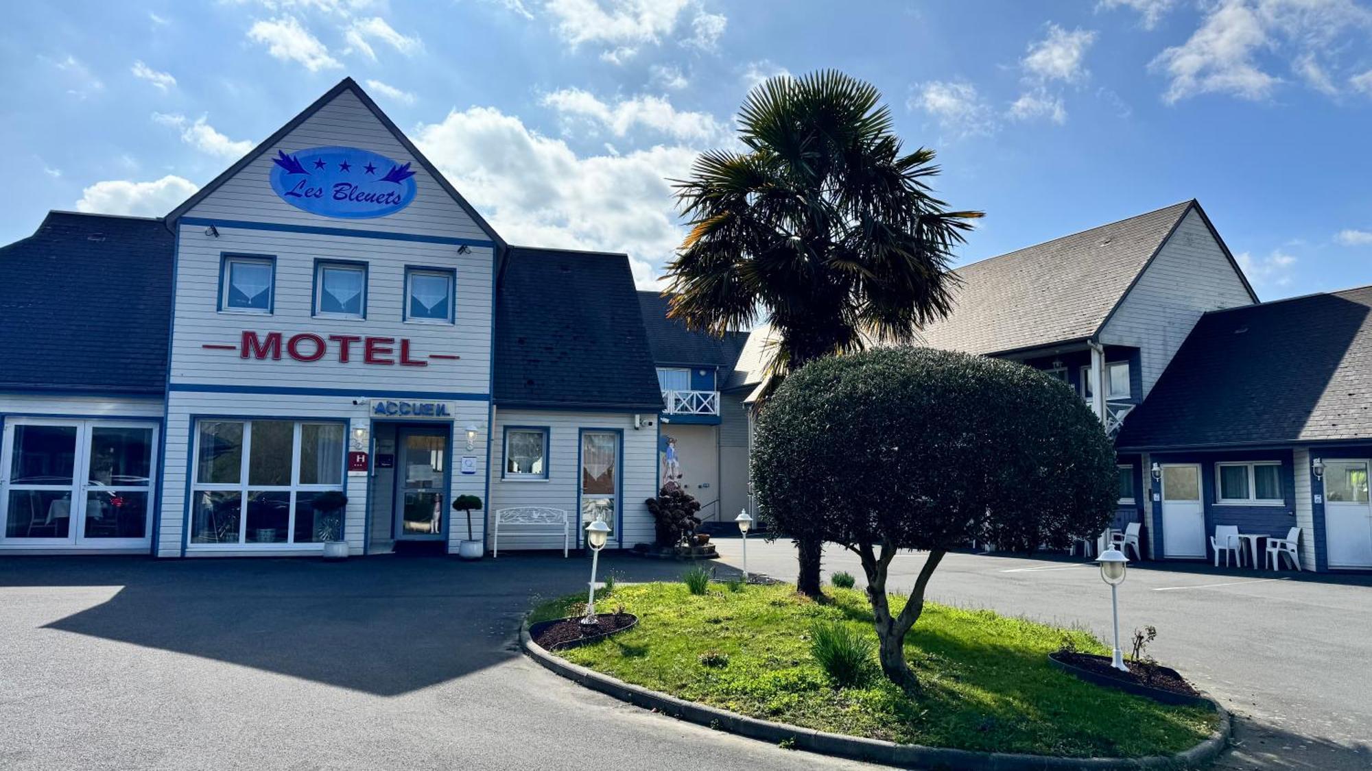 Contact Hotel - Motel Les Bleuets & Spa La Riviere-Saint-Sauveur Bagian luar foto