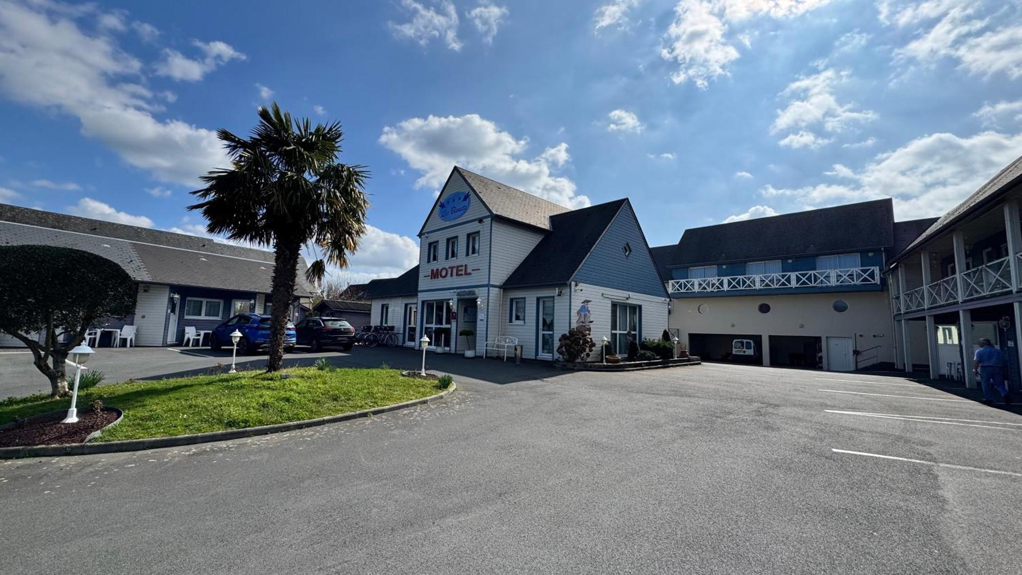 Contact Hotel - Motel Les Bleuets & Spa La Riviere-Saint-Sauveur Bagian luar foto